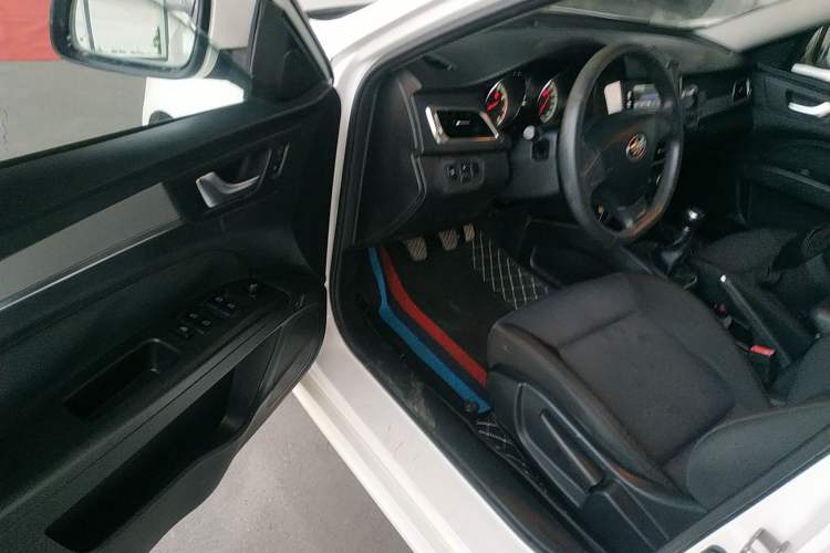 Used Bestune B30 2016 1.6L manual Comfort trim level Driver Seat