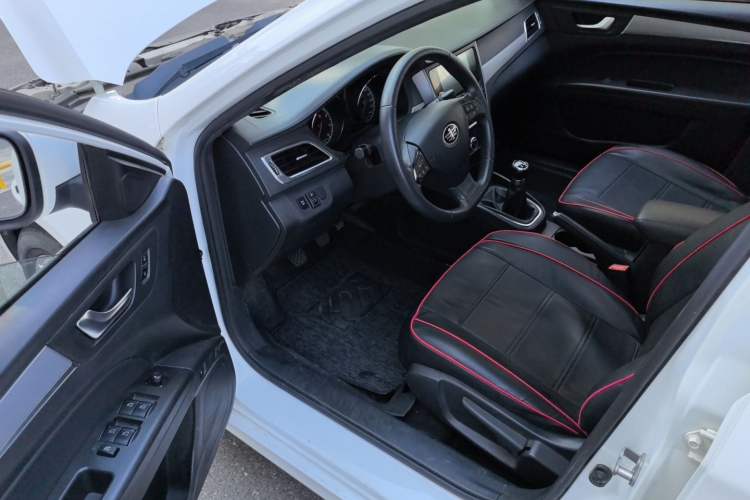 Used Bestune B30 2016 1.6L manual luxury version Driver Seat