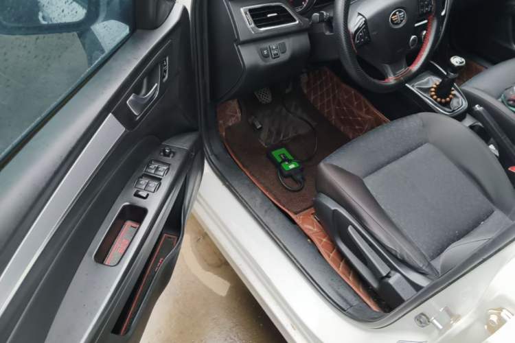 Used Bestune B30 2016 1.6L manual luxury version Driver Seat