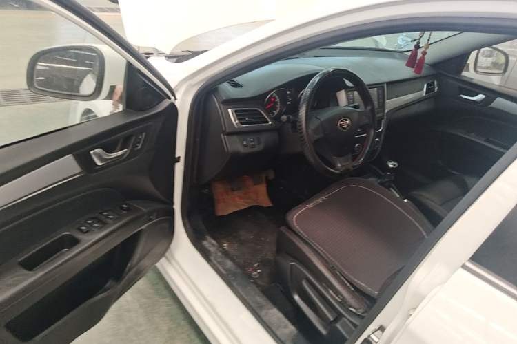 Used Bestune B30 2016 1.6L manual Comfort trim level Driver Seat