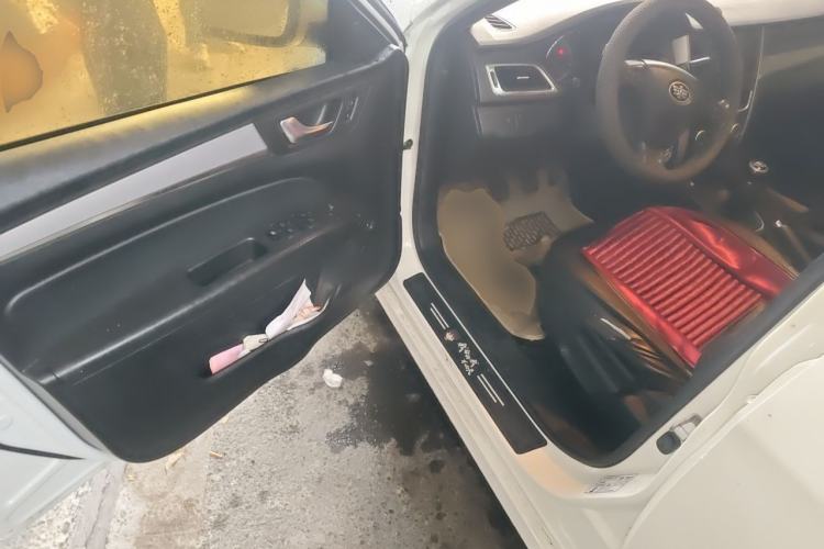 Used Bestune B30 2016 1.6L manual luxury version Driver Seat