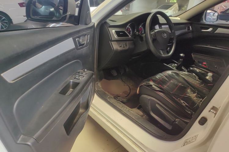 Used Bestune B30 2016 1.6L manual luxury version Driver Seat
