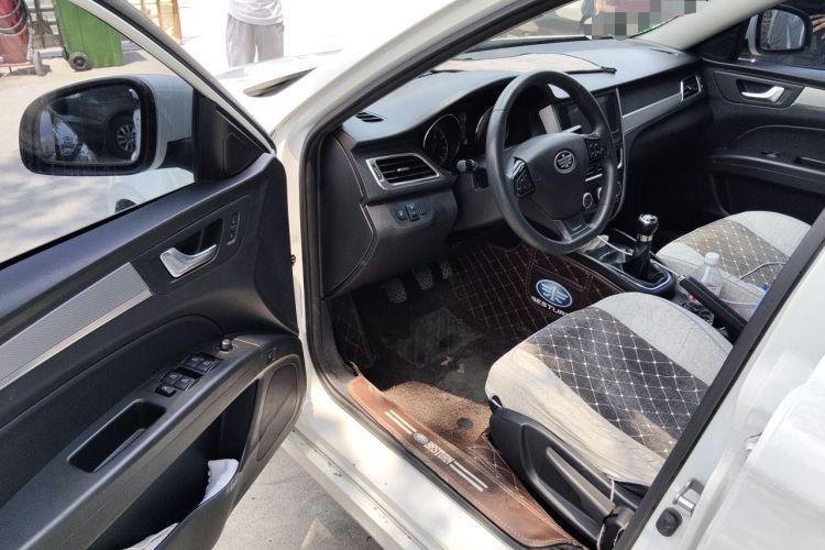 Used Bestune B30 2016 1.6L manual luxury version Driver Seat