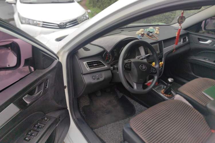 Used Bestune B30 2016 1.6L manual luxury version Driver Seat