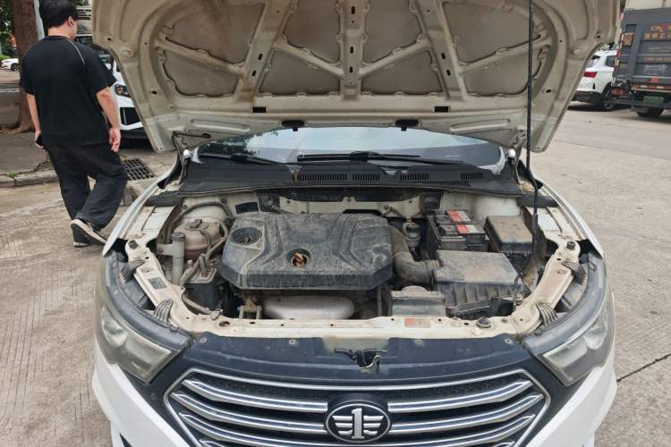 Used Bestune B30 2016 1.6L Automatic Premium Edition Engine Bay