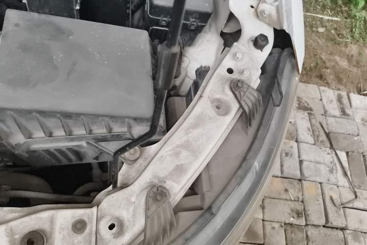 Used Bestune B30 2016 1.6L manual luxury version Engine Bay Left