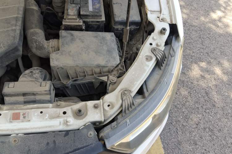 Used Bestune B30 2016 1.6L manual luxury version Engine Bay Left