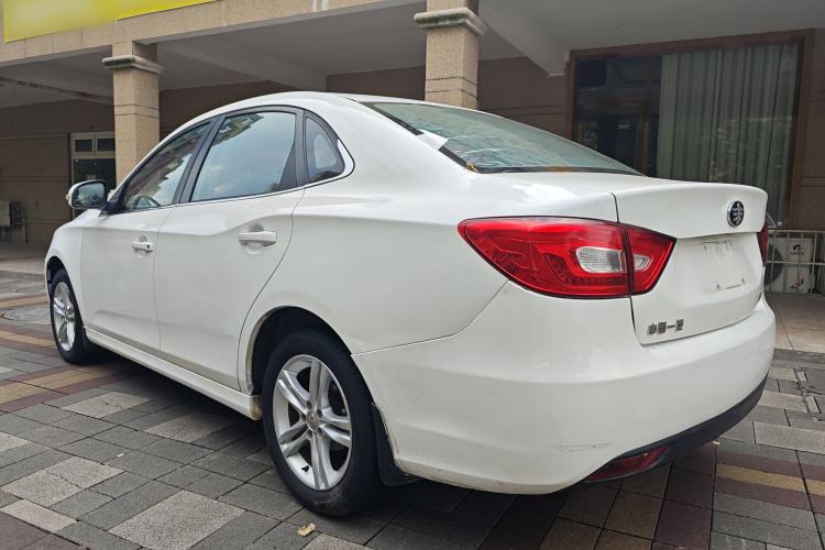 Used Bestune B30 2016 1.6L manual Comfort trim level Exterior 2