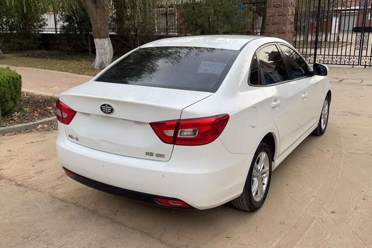 Used Bestune B30 2016 1.6L manual Comfort trim level Exterior 3