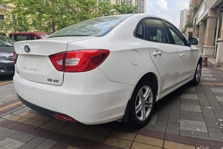 Used Bestune B30 2016 1.6L manual Comfort trim level Exterior 3
