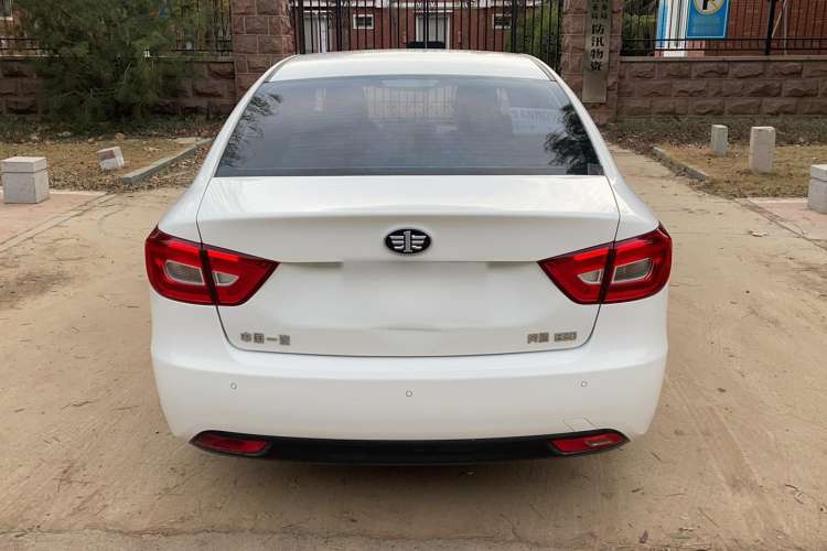 Used Bestune B30 2016 1.6L manual Comfort trim level Exterior 4