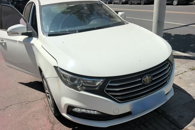 Used Bestune B30 2016 1.6L manual luxury version Front Right 45 Deg