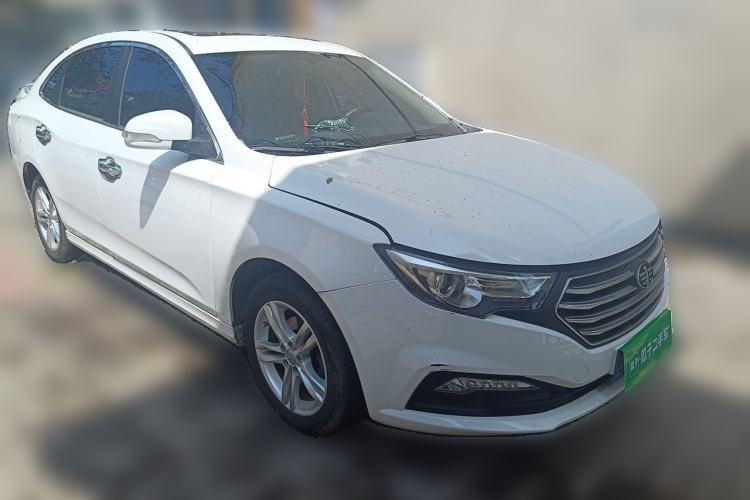Used Bestune B30 2016 1.6L manual luxury version Front Right 45 Deg