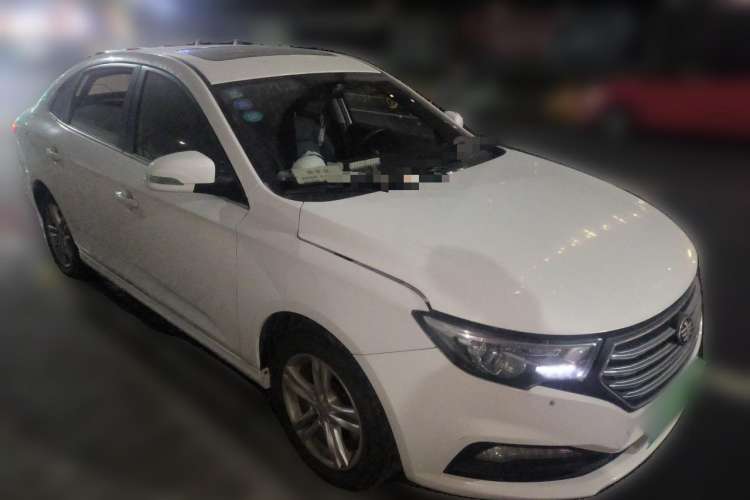Used Bestune B30 2016 1.6L manual luxury version Front Right 45 Deg