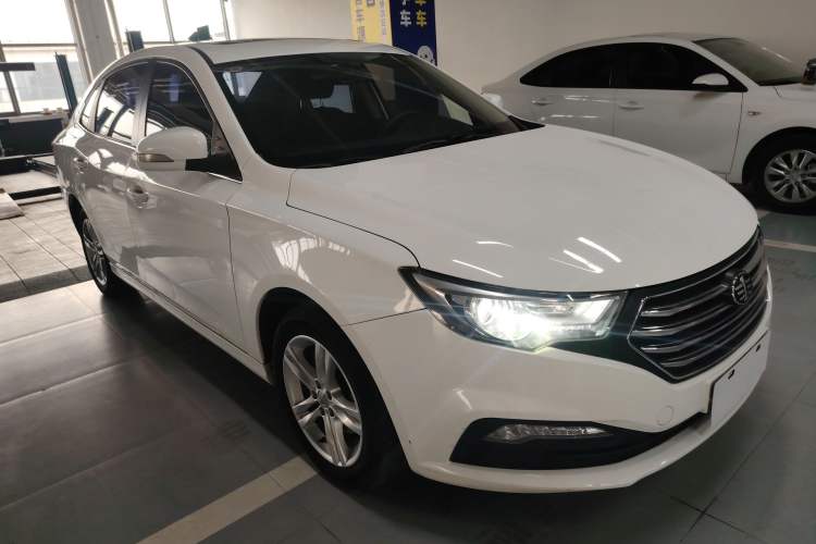 Used Bestune B30 2016 1.6L manual luxury version Front Right 45 Deg
