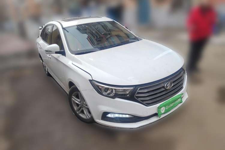 Used Bestune B30 2016 1.6L manual luxury version Front Right 45 Deg
