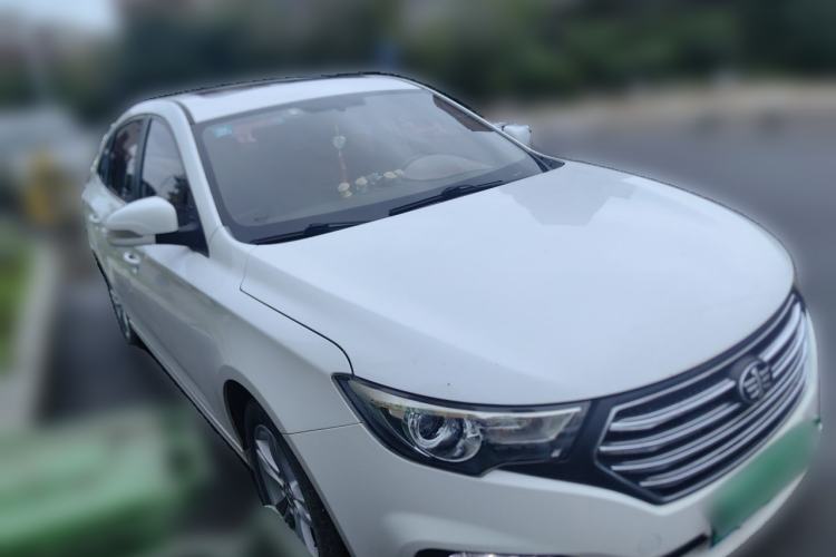 Used Bestune B30 2016 1.6L manual luxury version Front Right 45 Deg