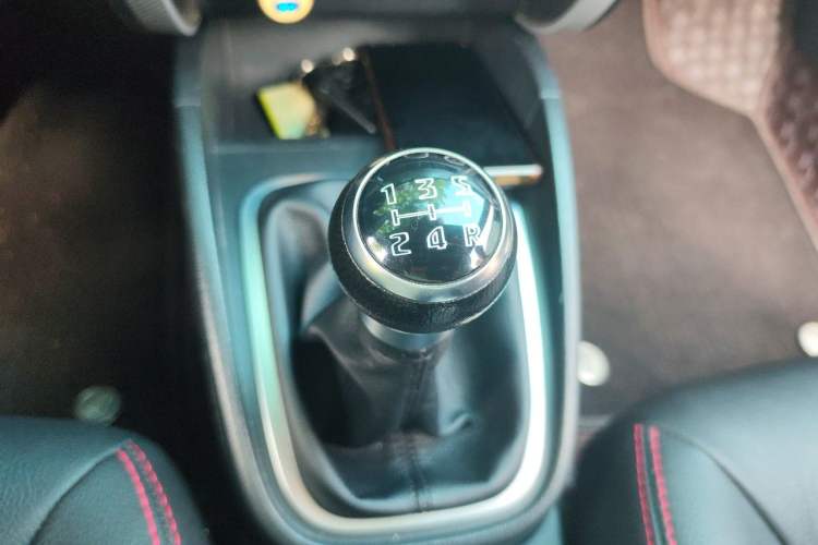 Used Bestune B30 2016 1.6L manual luxury version Gear Lever