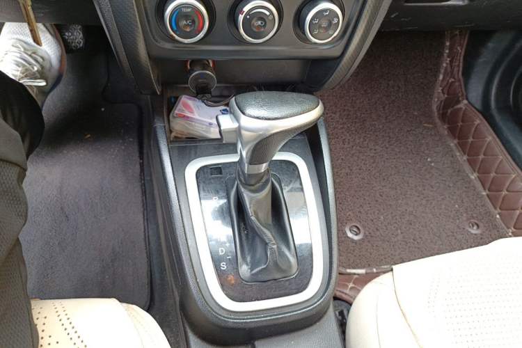 Used Bestune B30 2016 1.6L Automatic Luxury Model Gear Lever
