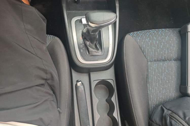 Used Bestune B30 2016 1.6L Automatic Luxury Model Gear Lever