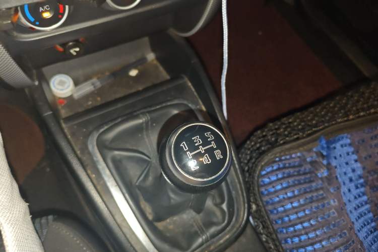 Used Bestune B30 2016 1.6L manual luxury version Gear Lever