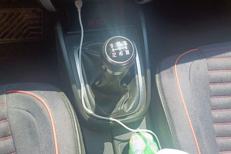 Used Bestune B30 2016 1.6L manual luxury version Gear Lever
