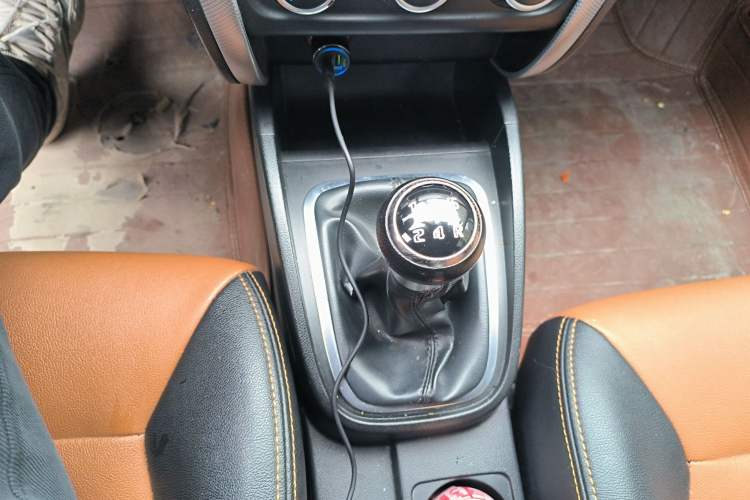 Used Bestune B30 2016 1.6L manual luxury version Gear Lever
