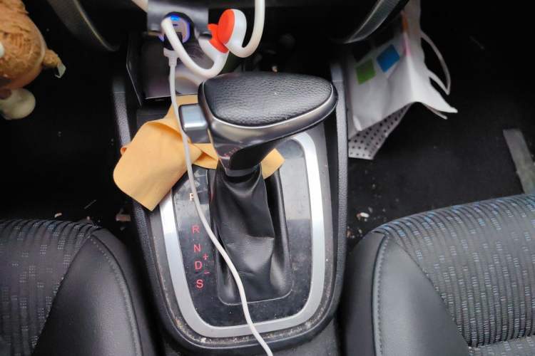 Used Bestune B30 2016 1.6L Automatic Premium Edition Gear Lever