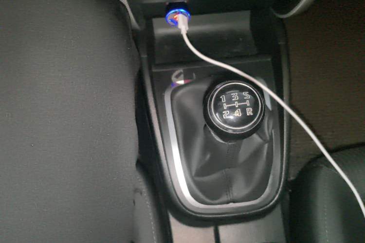Used Bestune B30 2016 1.6L manual luxury version Gear Lever