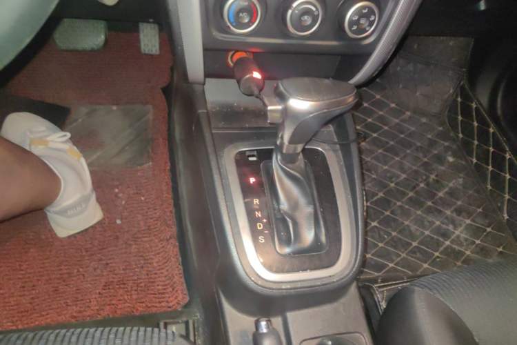 Used Bestune B30 2016 1.6L Automatic Luxury Model Gear Lever