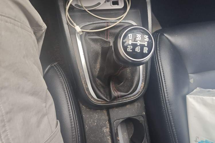 Used Bestune B30 2016 1.6L manual luxury version Gear Lever