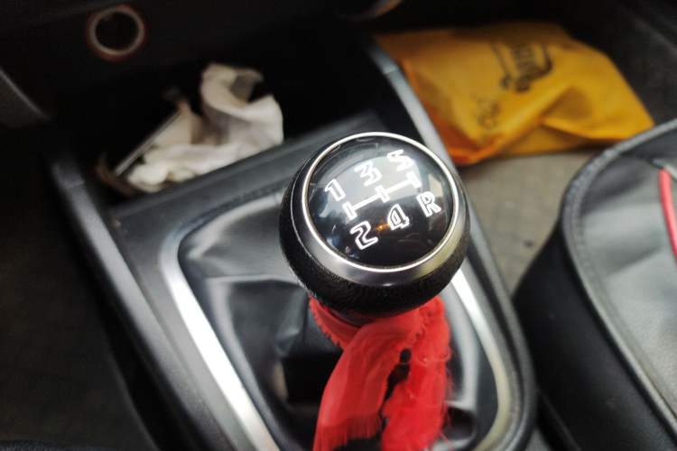 Used Bestune B30 2016 1.6L manual luxury version Gear Lever