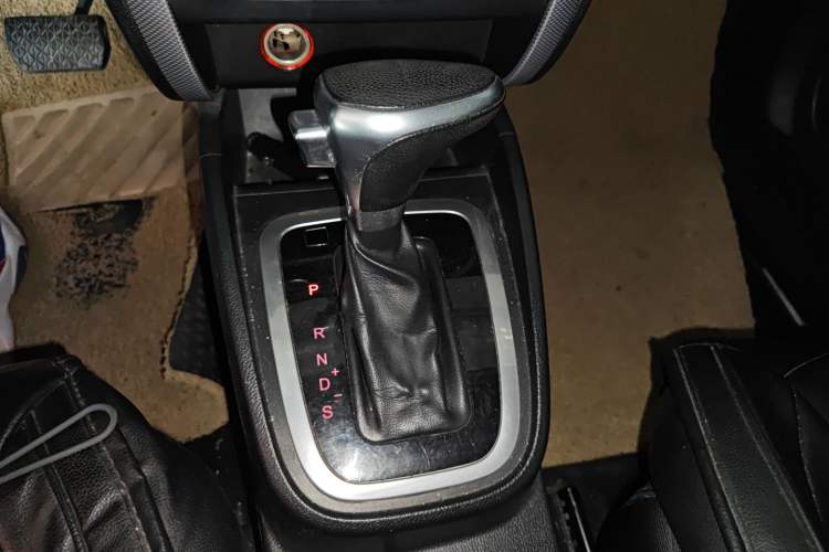 Used Bestune B30 2016 1.6L Automatic 10th Anniversary Edition Gear Lever