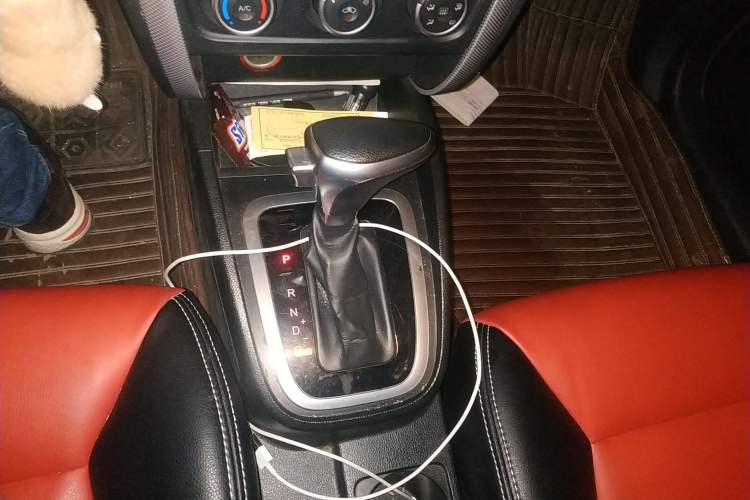 Used Bestune B30 2016 1.6L Automatic Luxury Model Gear Lever