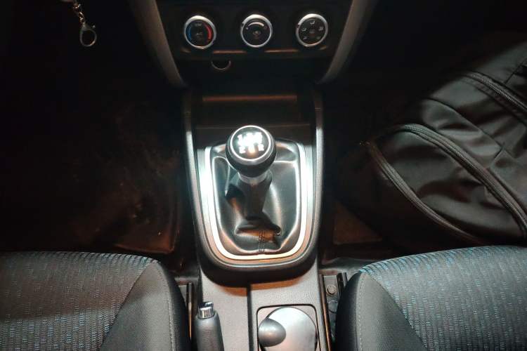 Used Bestune B30 2016 1.6L manual luxury version Gear Lever