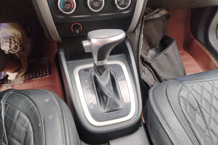 Used Bestune B30 2016 1.6L Automatic Luxury Model Gear Lever
