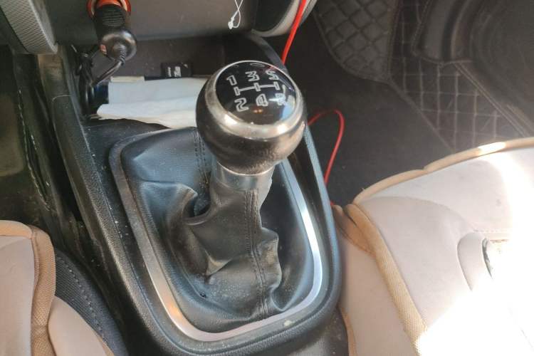 Used Bestune B30 2016 1.6L manual luxury version Gear Lever