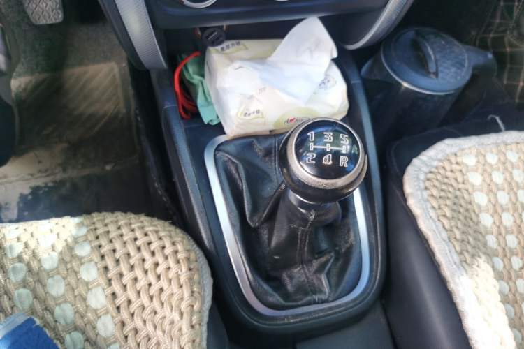 Used Bestune B30 2016 1.6L manual luxury version Gear Lever