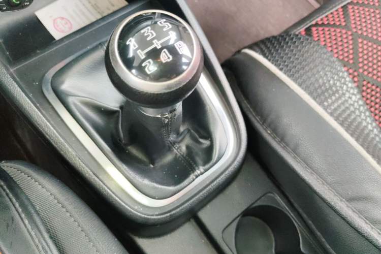 Used Bestune B30 2016 1.6L manual luxury version Gear Lever