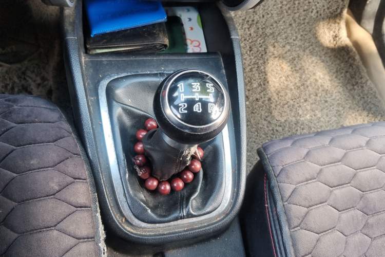 Used Bestune B30 2016 1.6L manual luxury version Gear Lever
