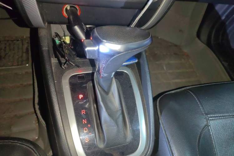 Used Bestune B30 2016 1.6L Automatic Luxury Model Gear Lever