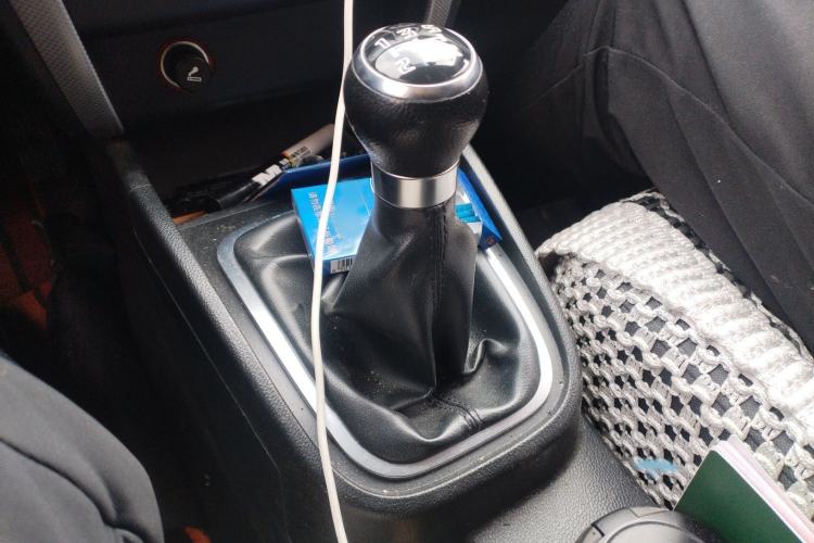 Used Bestune B30 2016 1.6L manual luxury version Gear Lever
