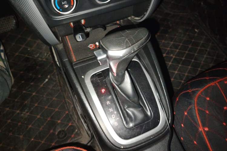 Used Bestune B30 2016 1.6L Automatic Luxury Model Gear Lever