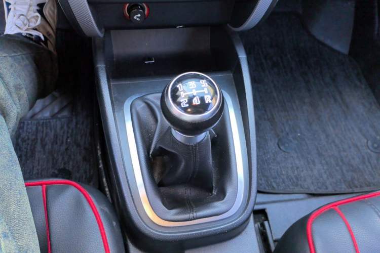 Used Bestune B30 2016 1.6L manual luxury version Gear Lever