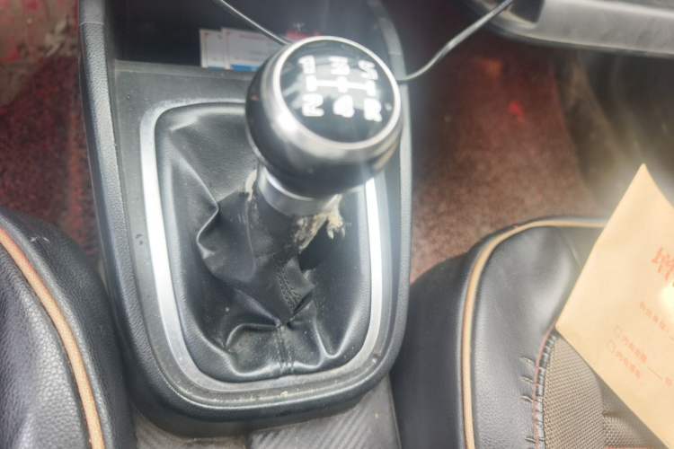Used Bestune B30 2016 1.6L manual luxury version Gear Lever