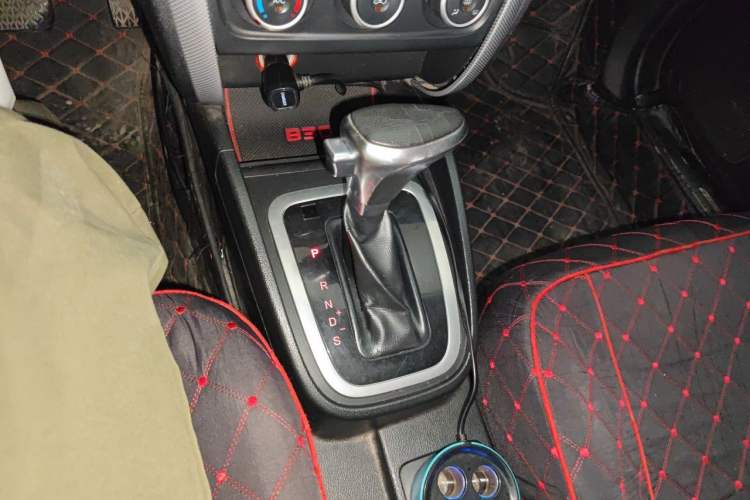 Used Bestune B30 2016 1.6L Automatic Luxury Model Gear Lever