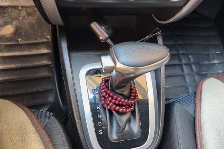 Used Bestune B30 2016 1.6L Automatic Luxury Model Gear Lever