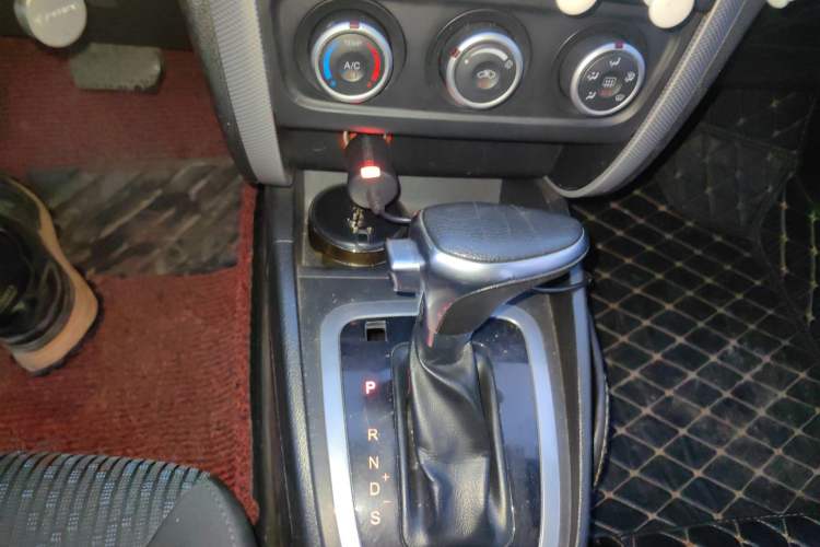Used Bestune B30 2016 1.6L Automatic Luxury Model Gear Lever