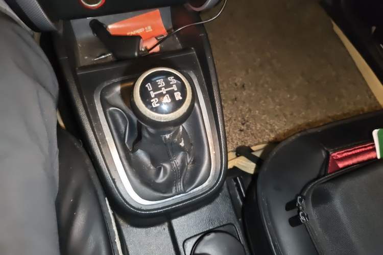 Used Bestune B30 2016 1.6L manual luxury version Gear Lever