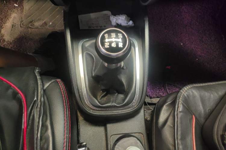 Used Bestune B30 2016 1.6L manual luxury version Gear Lever